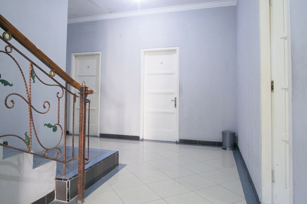 Фото RedDoorz near Rumah Sakit Baptis Kediri