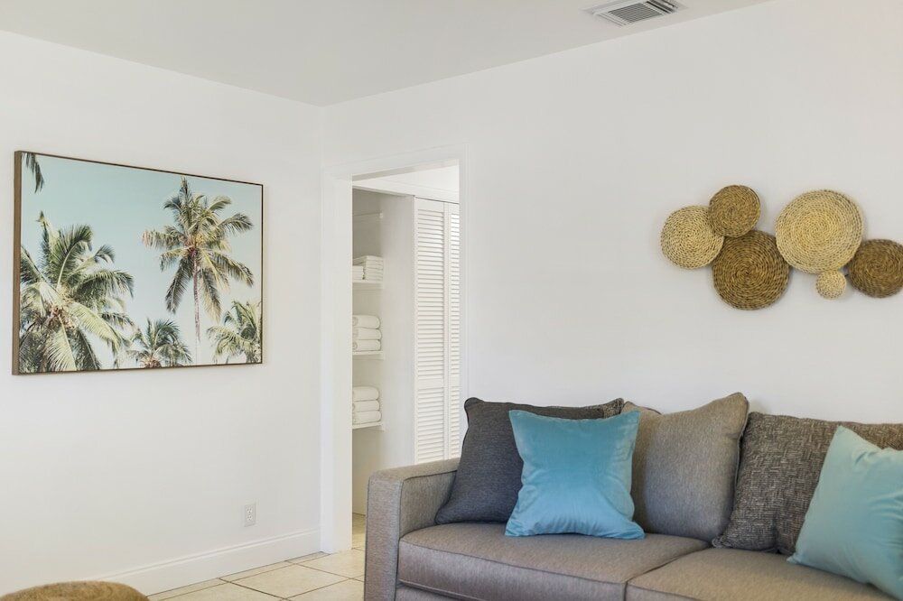 Фото Alani Bay Premium Condos