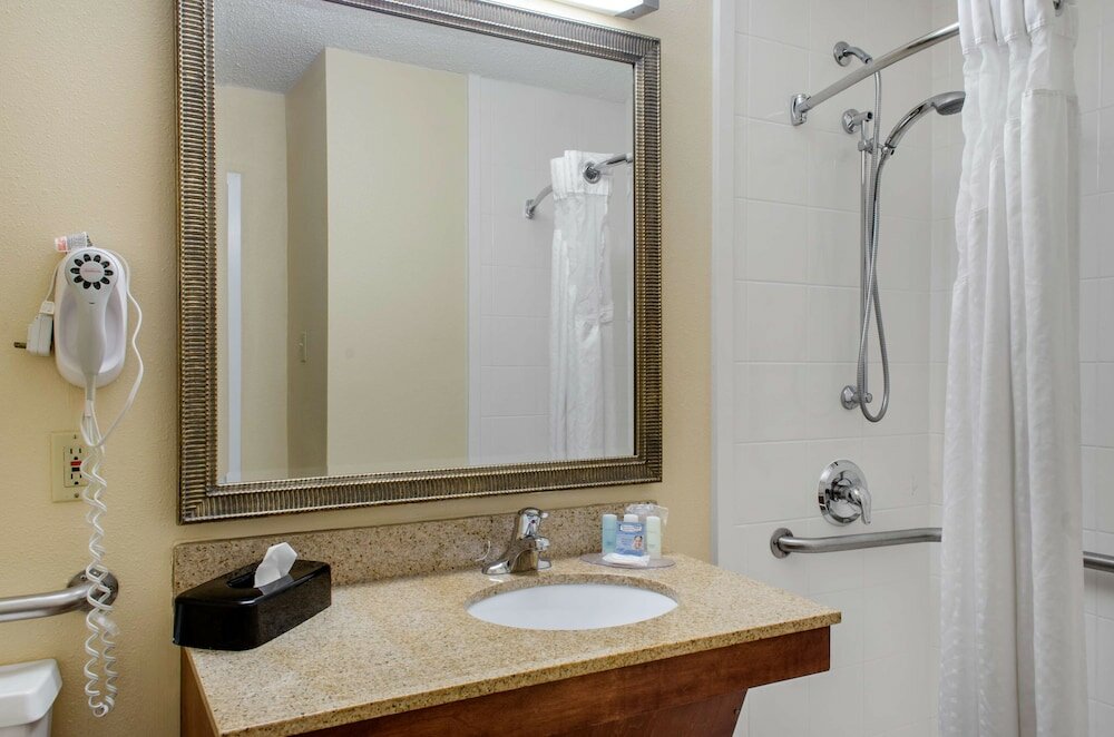 Фото Ramada by Wyndham Shreveport Airport