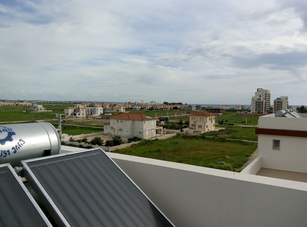 Фото One Bedroom Apartment at Longbeach