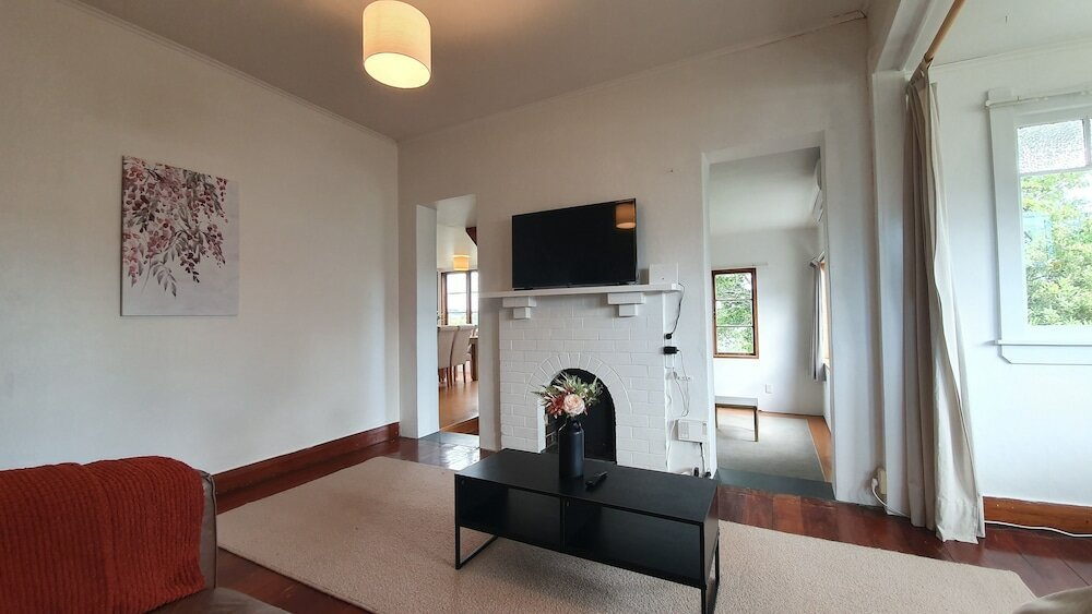 Фото Bright and Modern Oasis in Kingsland