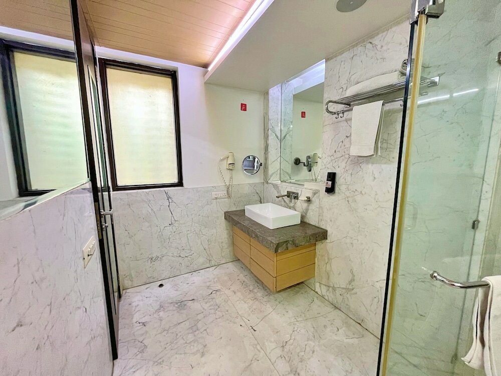 Фото Amber Inn by Orion Hotels