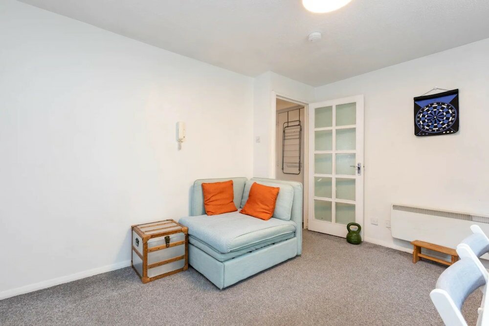 Фото 1 Bedroom Light Studio Flat in Surrey Quays