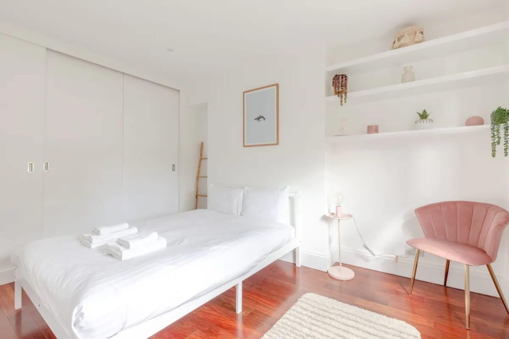 Фото Stylish 2 Bedroom Apartment Beside Putney Station