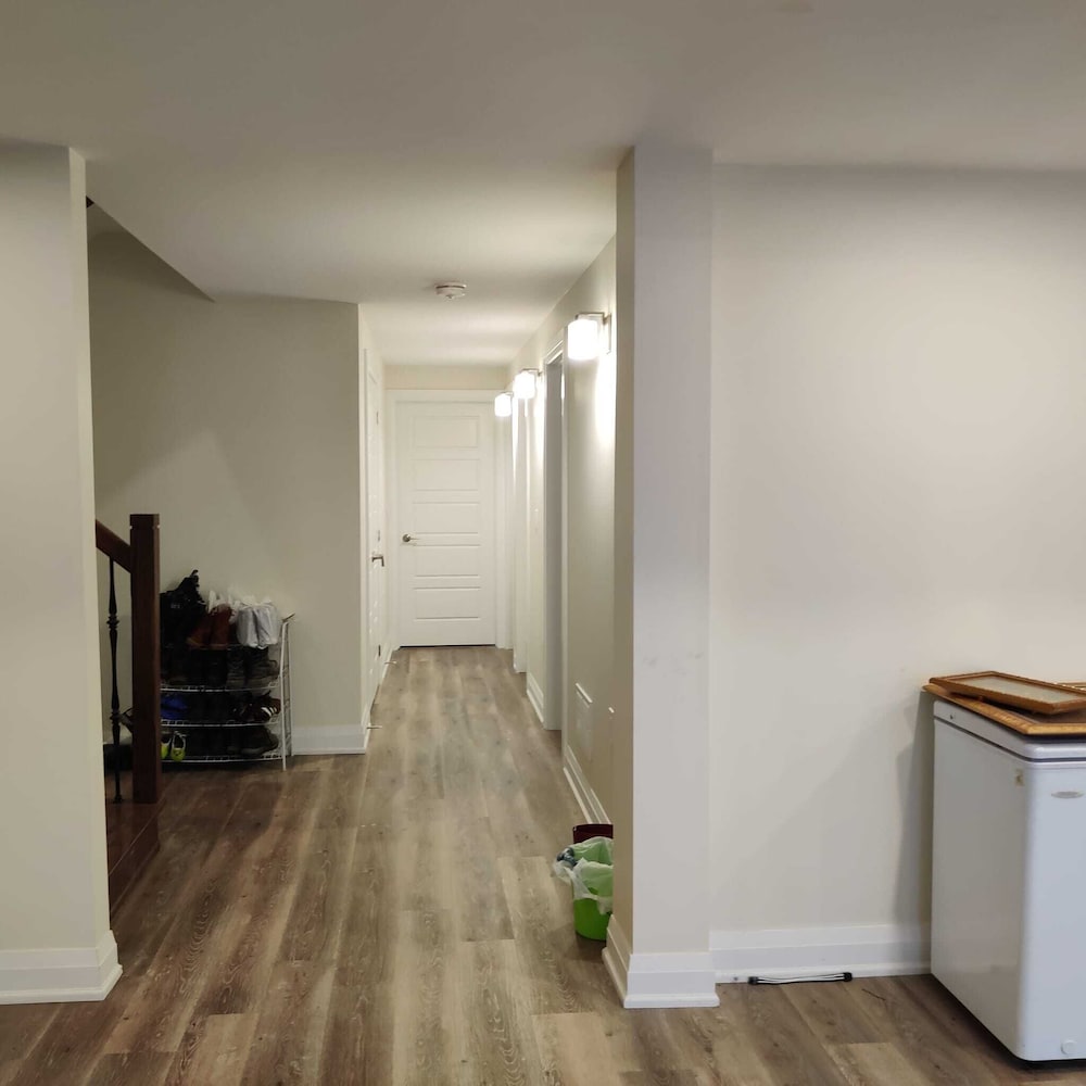 Фото Brand New Walk Out Bsmt Apt Near Beach