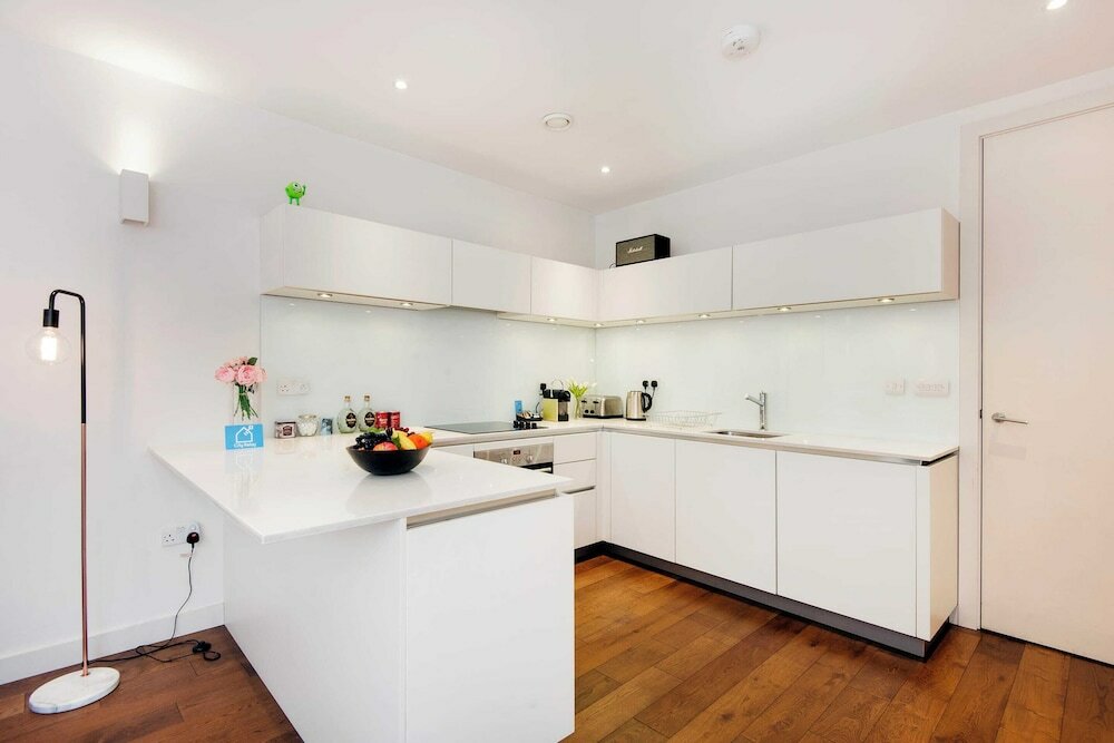 Фото Bright Space Near Sherlock Holmes Museum