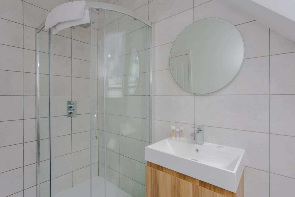 Фото Bright and Airy 3 Bedroom Maisonette in South London