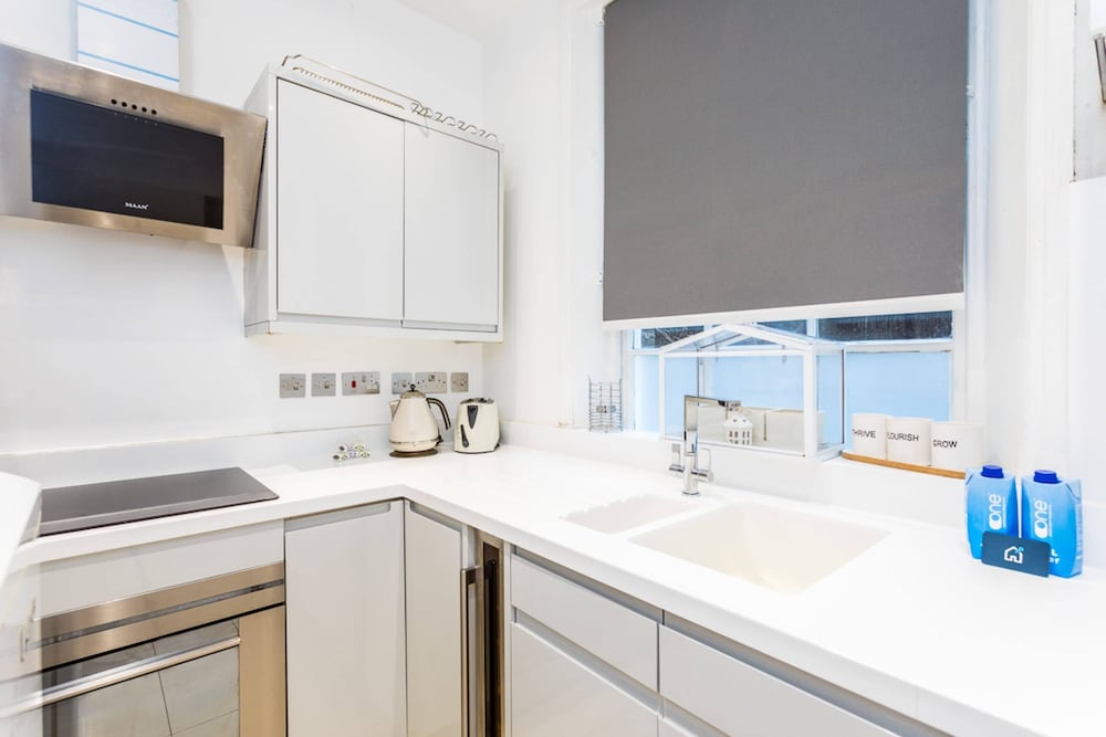 Фото Bright Warwick Chambers Apartment