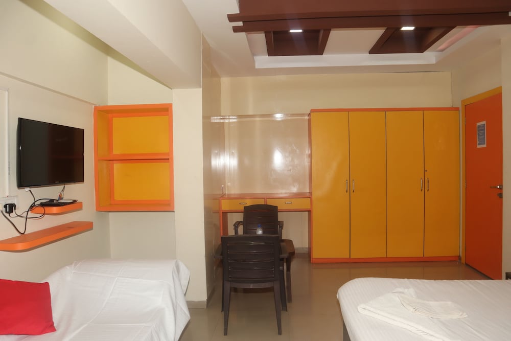 Фото IROOMZ Hotel Shree Krishna Palace