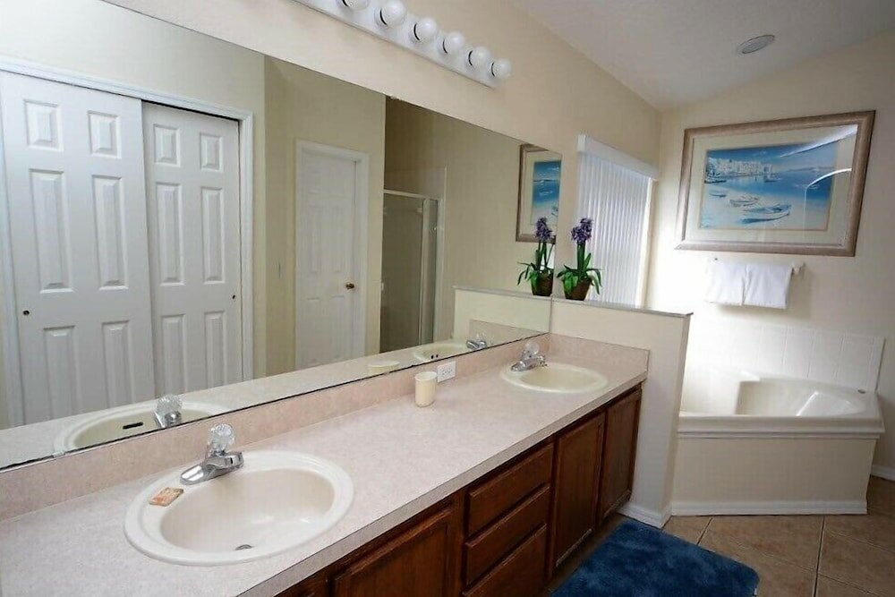 Фото 3 Bedroom Orlando Vacation Pool Home With Water View, Hot Tub, Games Room Near Disney!