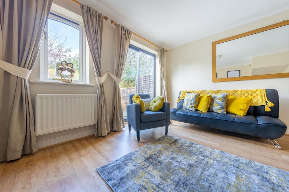 Фото Pierocks Wickets Luxury Entire House, Free Parking and Wi-fi in Maidenhead