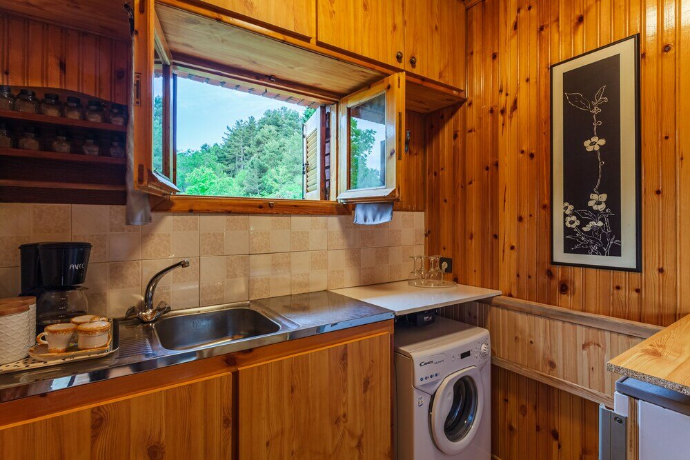 Фото Escape in the Forest, Cosy Chalet with Home Cinema