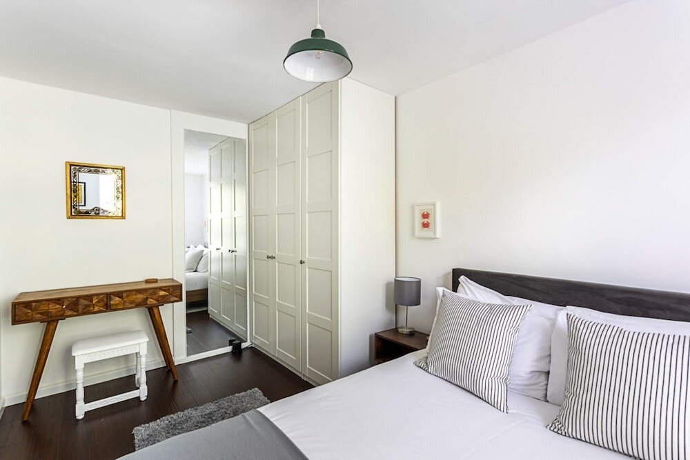 Фото Bright & Cosy One-bed Apartment