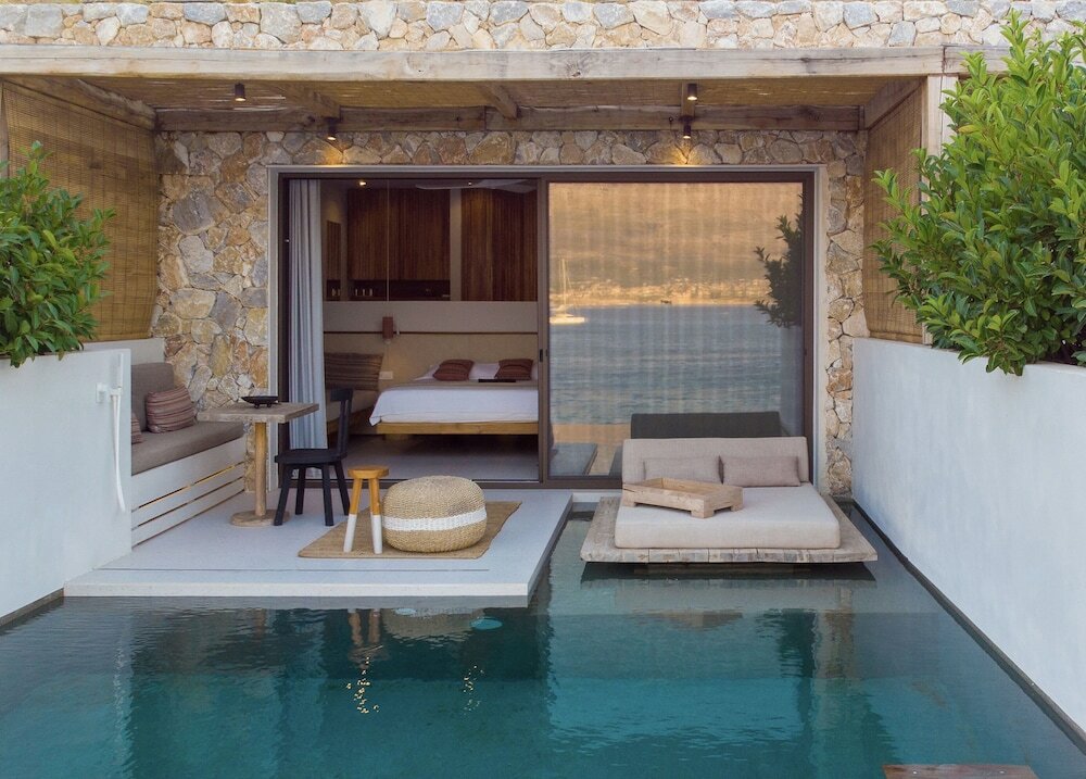 Фото Amethyst Selene Paleros