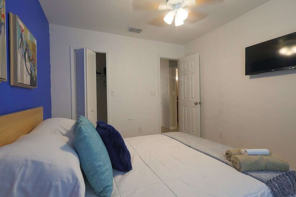 Фото Saint Joseph Suites Down Town Tampa