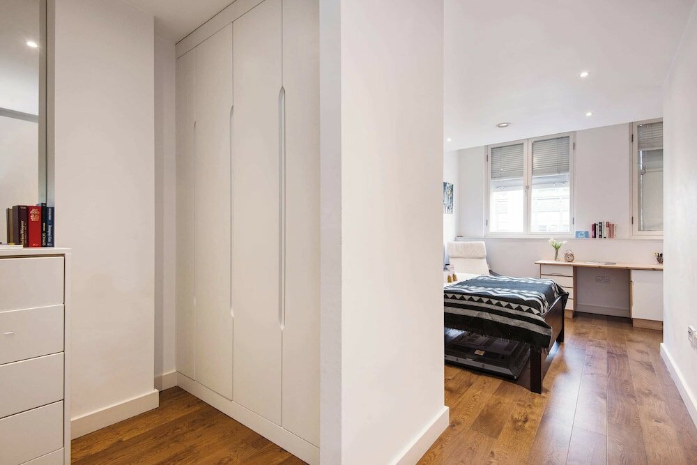 Фото Bright Space Near Sherlock Holmes Museum