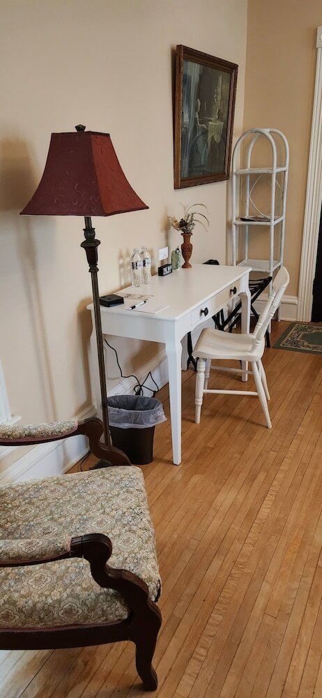 Фото Oaklawn Inn LLC