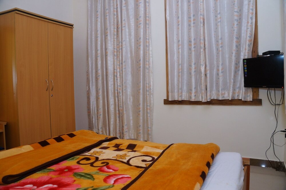 Фото Hotel Godai Girikunj