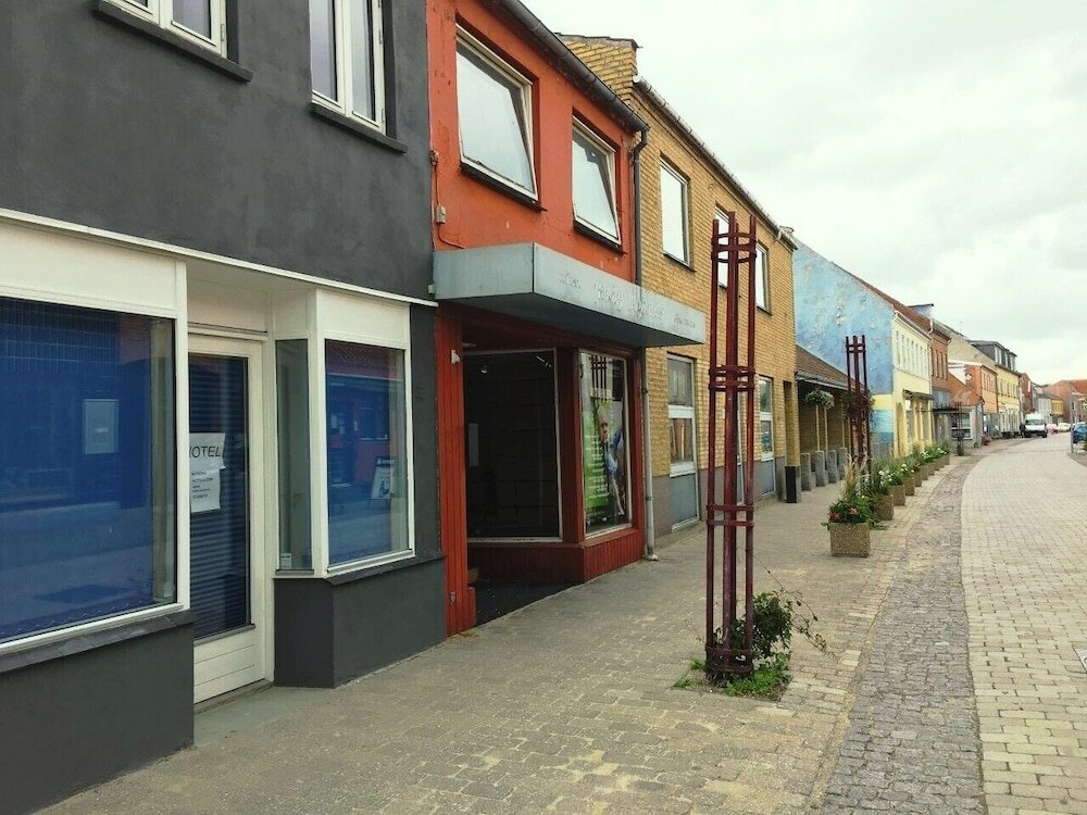 Фото отеля 1