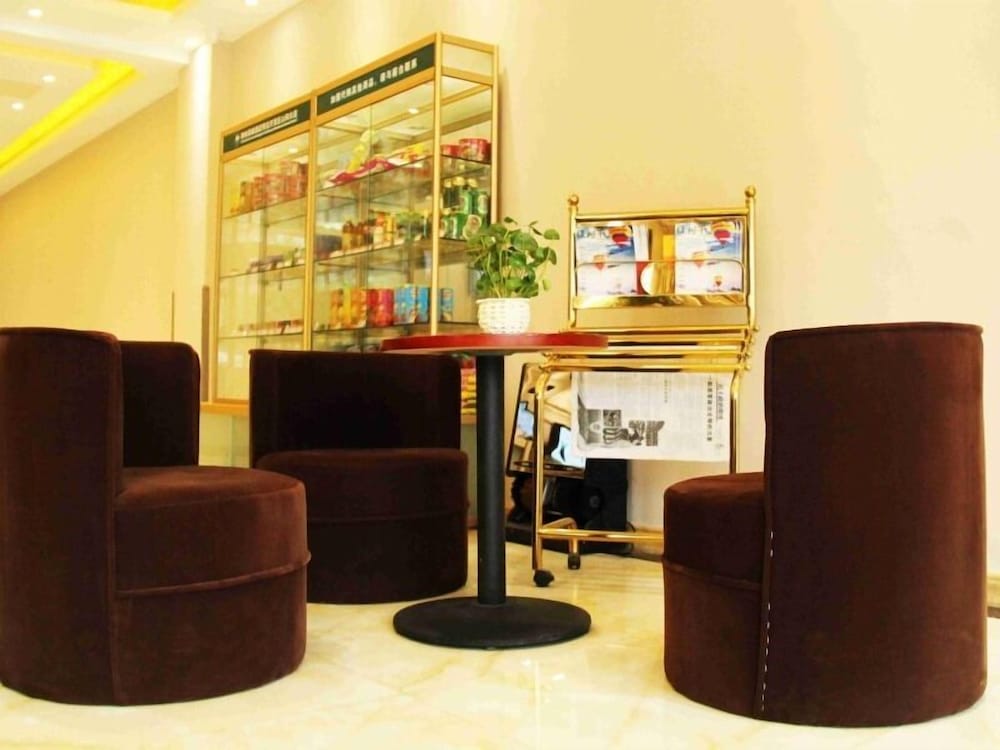 Фото GreenTree Inn Qingdao Development District Sdust Express Hotel