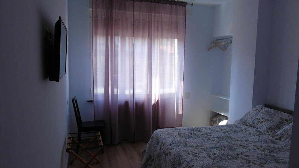 Фото Pension Oviedo