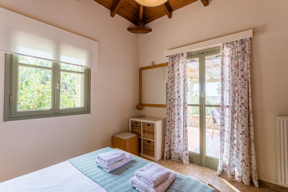 Фото Lithos Stoupa Villas