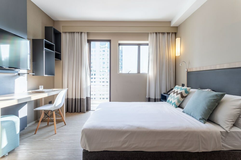 Фото Charlie Alphaville