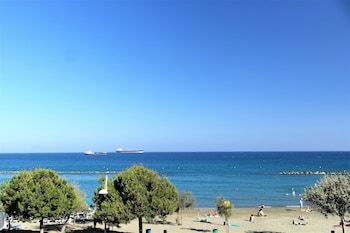 Фото Eden Beach Apartments