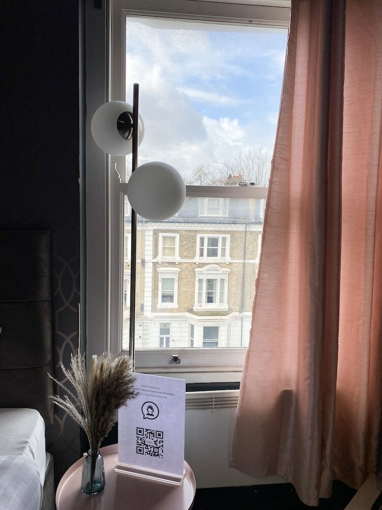 Фото Holland Road Stays