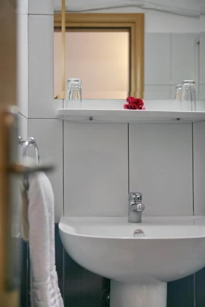 Фото Theofilos Classic Hotel