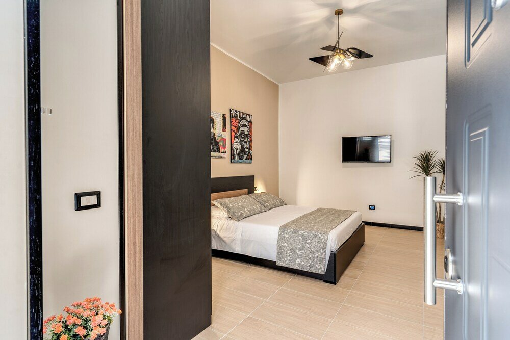 Фото The Quarters Naples Apartment