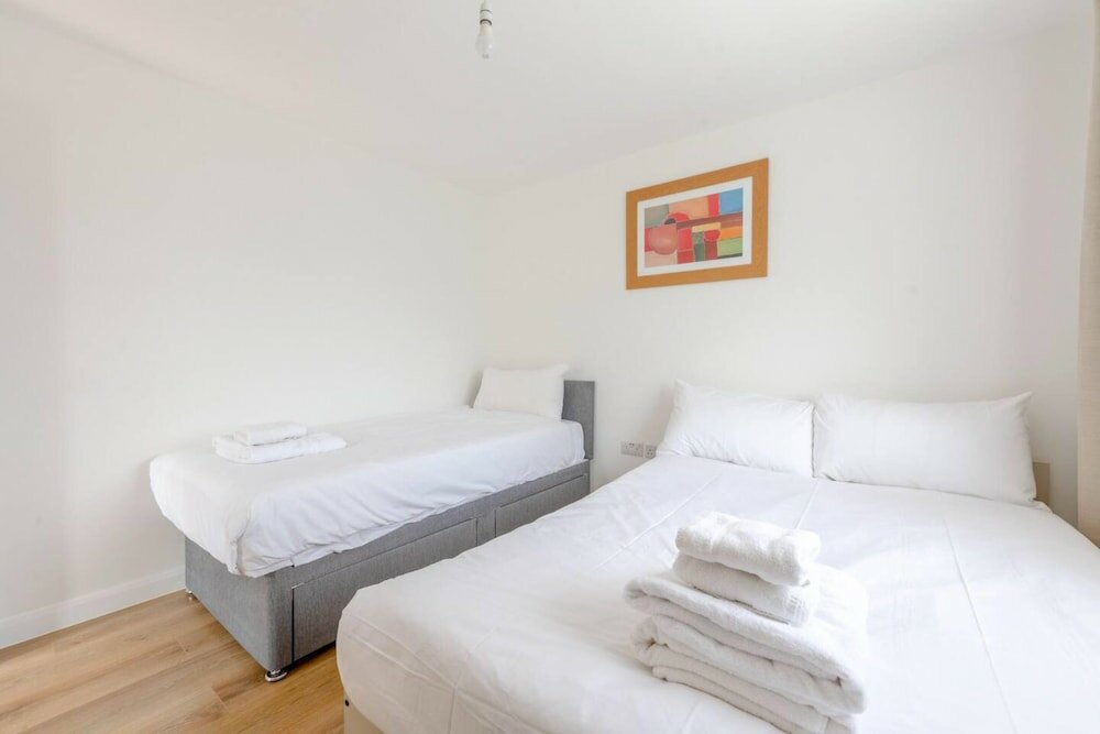 Фото Modern 2bd Flat - 5 min to London City Airport