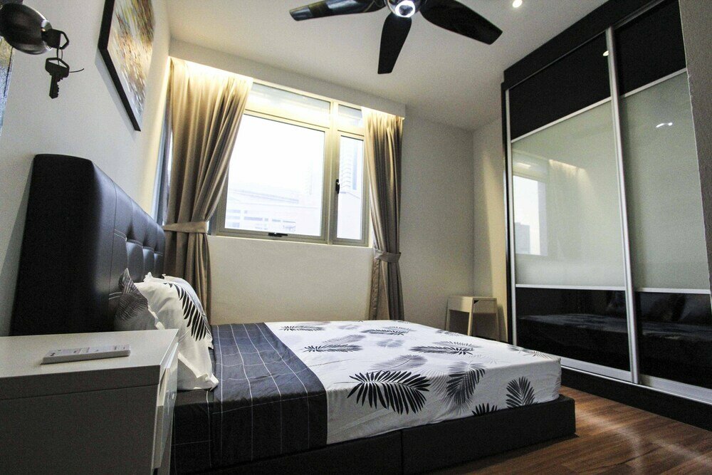 Фото Taragon Bintang Suites by StayHub Type 1