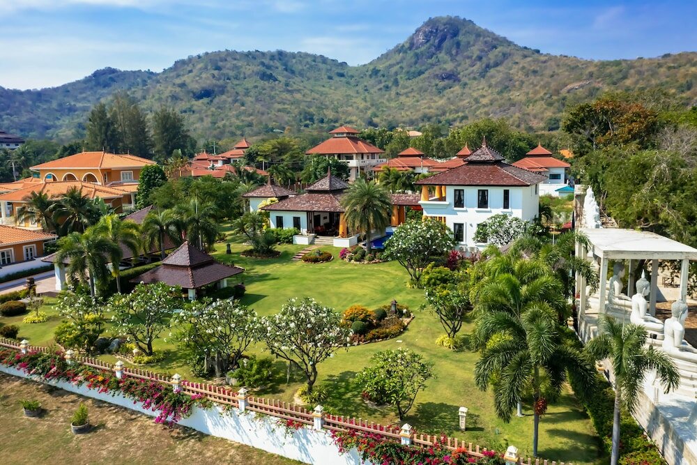 Фото Bali Style Mansion In Great Location Hg