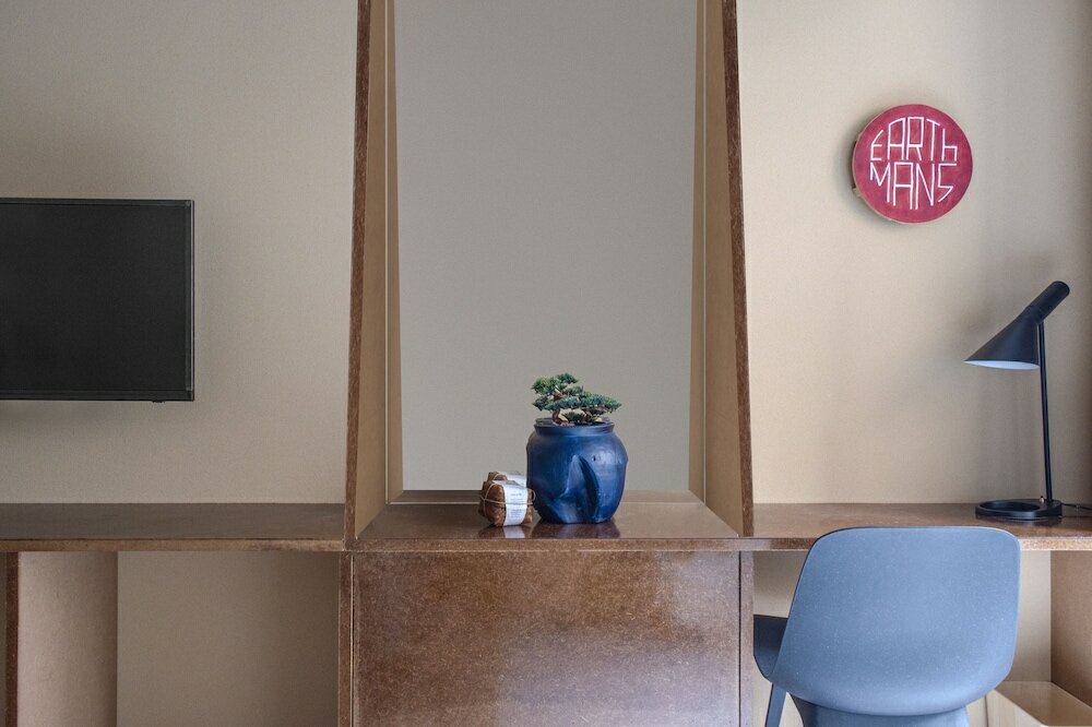 Фото Earthmans Osaka-Jo