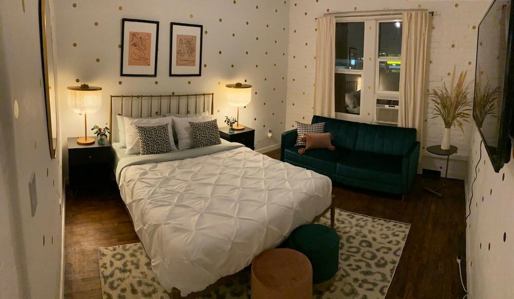 Фото Gorgeous Studio in Beverly Boulevard! Sleeps 4!
