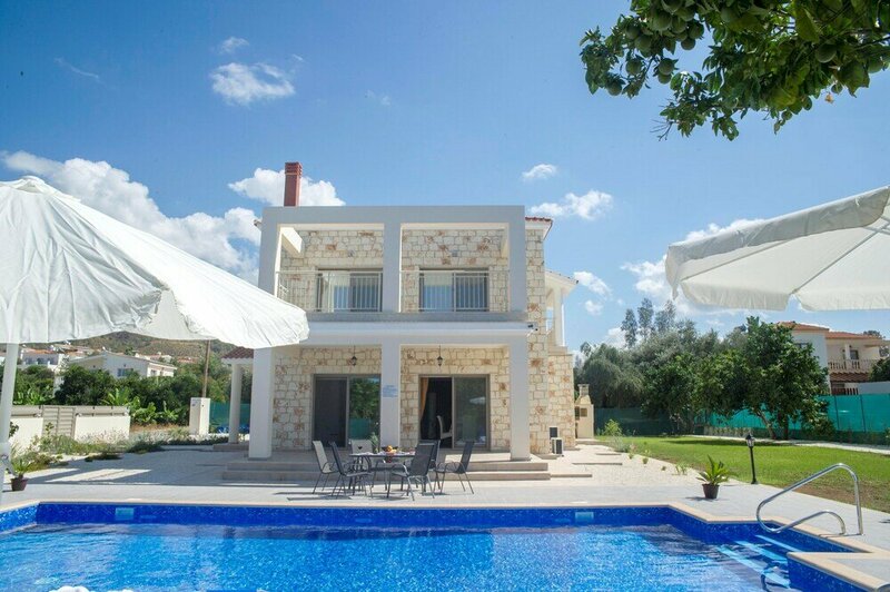 Гостиница Stunning new Beach Front Villa, 1st Line to the Beach, Large Pool, Wonderful Area