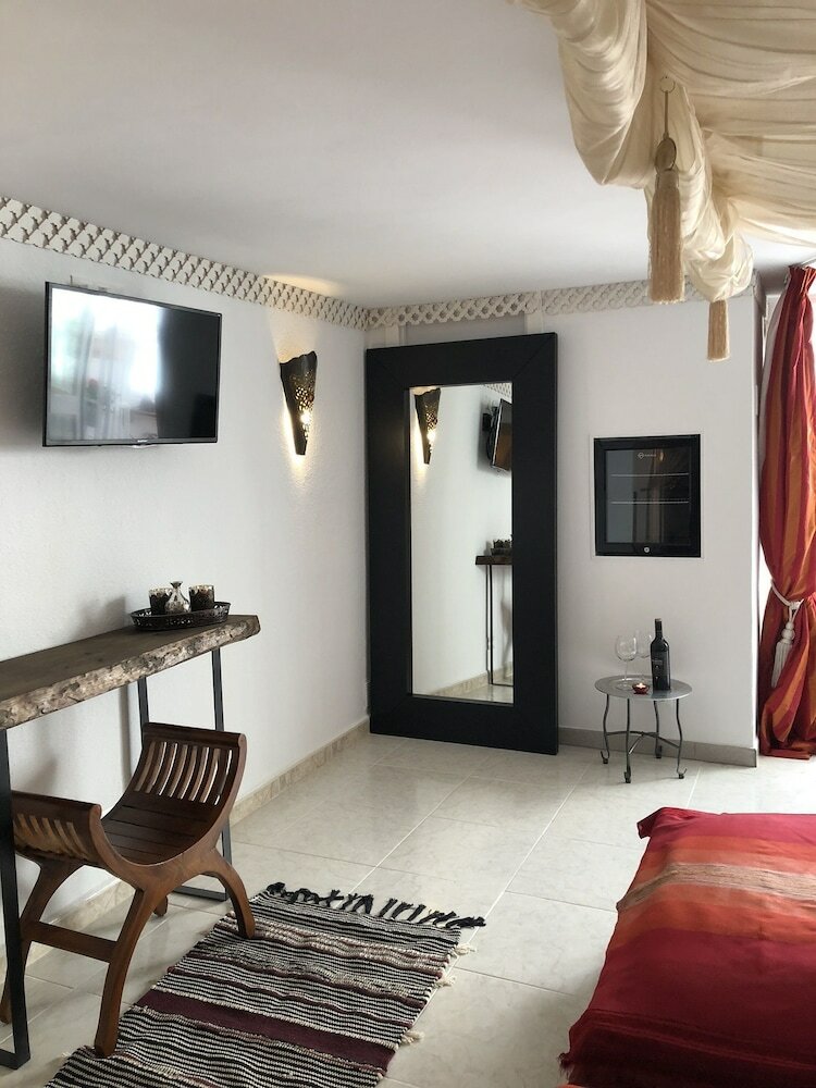 Фото Villa Breeze Boutique Guest Rooms Marbella