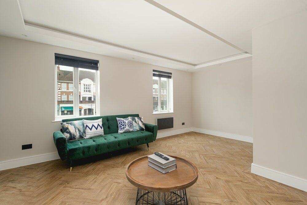 Фото Skyvillion Apartments Cockfosters