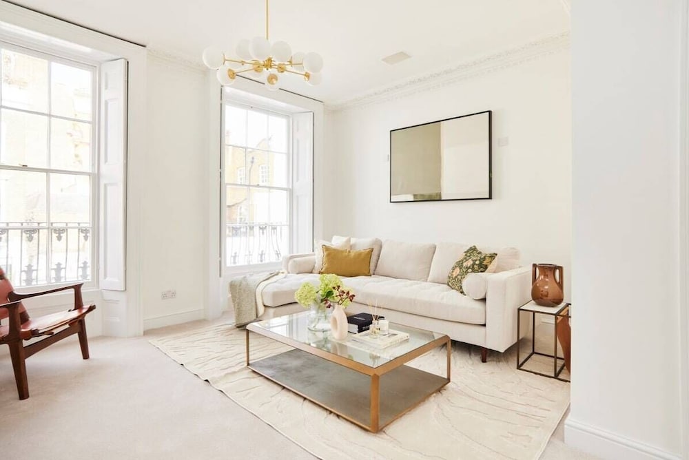 Фото The Kensington & Chelsea Escape - Stunning 5bdr With Patio + Terrace