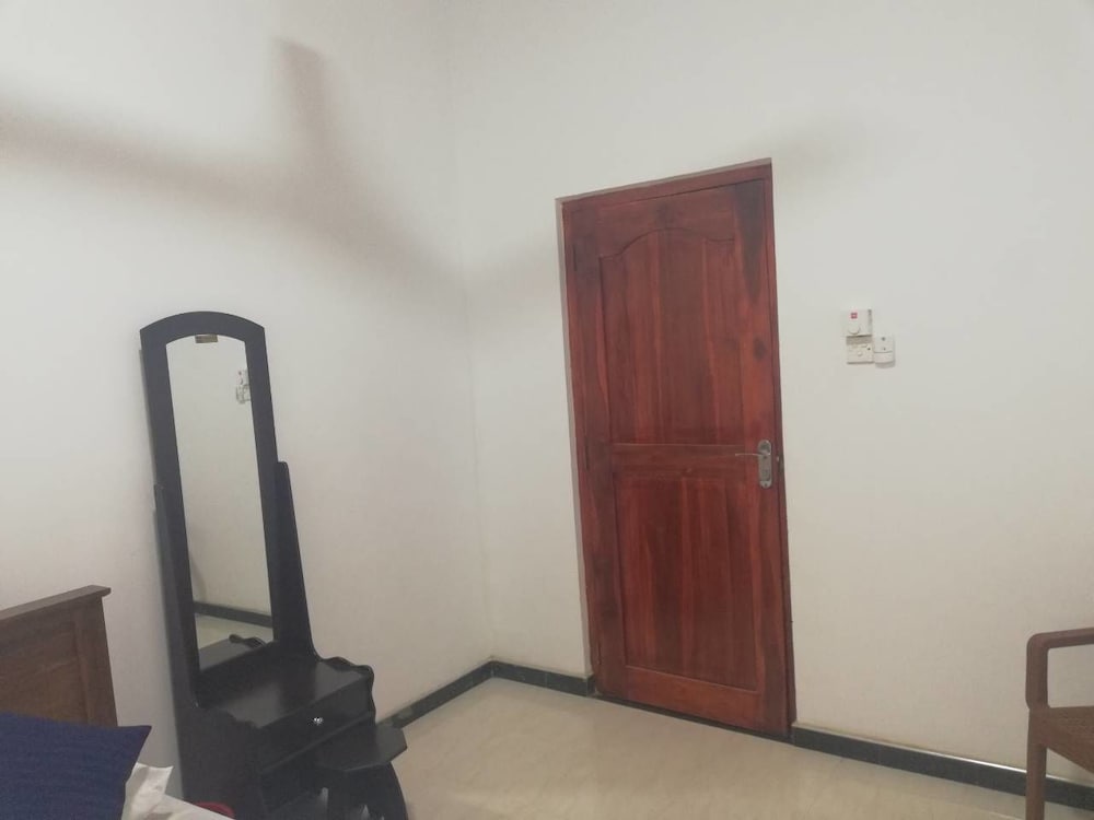 Фото N. L. I. Guest House