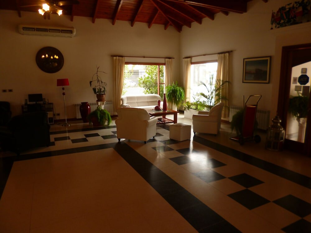 Фото Hotel Garden House