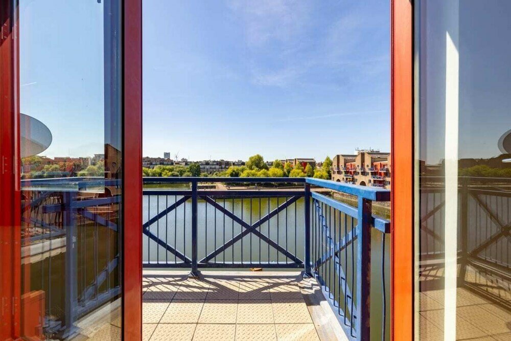 Фото The Shadwell Secret - Contemporary 4bdr House