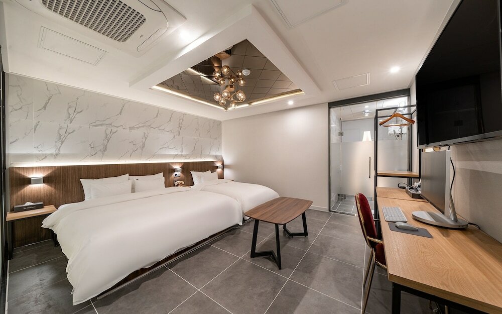 Фото Saturn Hotel