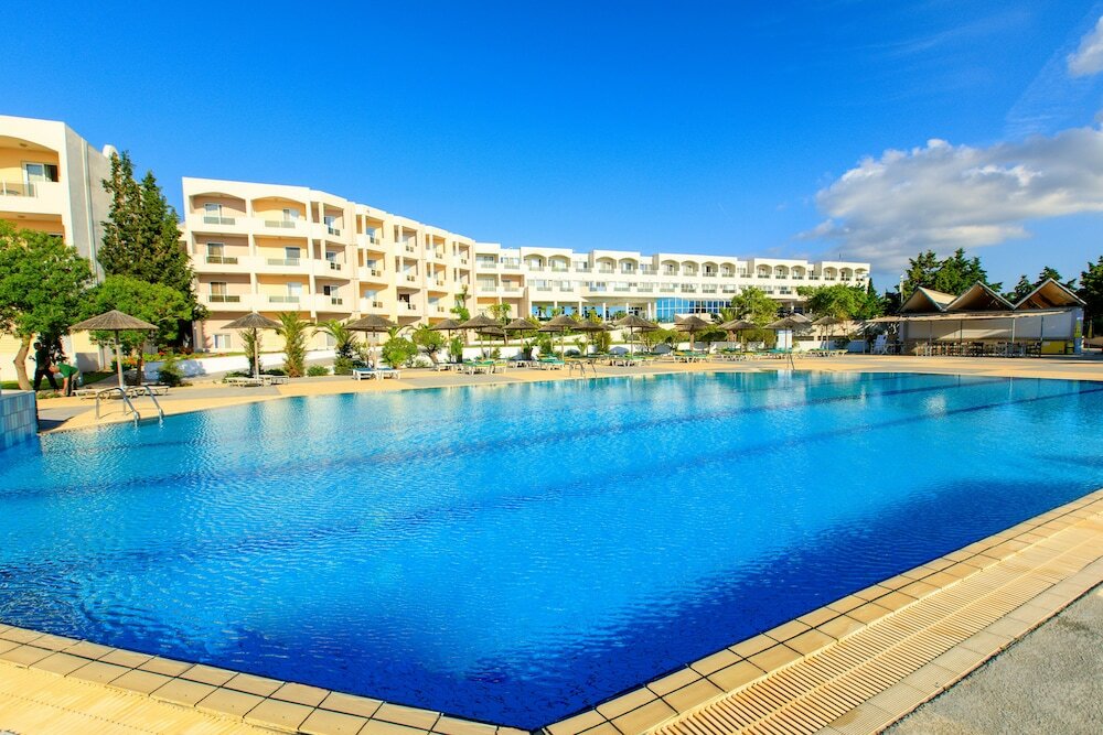 Фото Sovereign Beach Hotel - All Inclusive