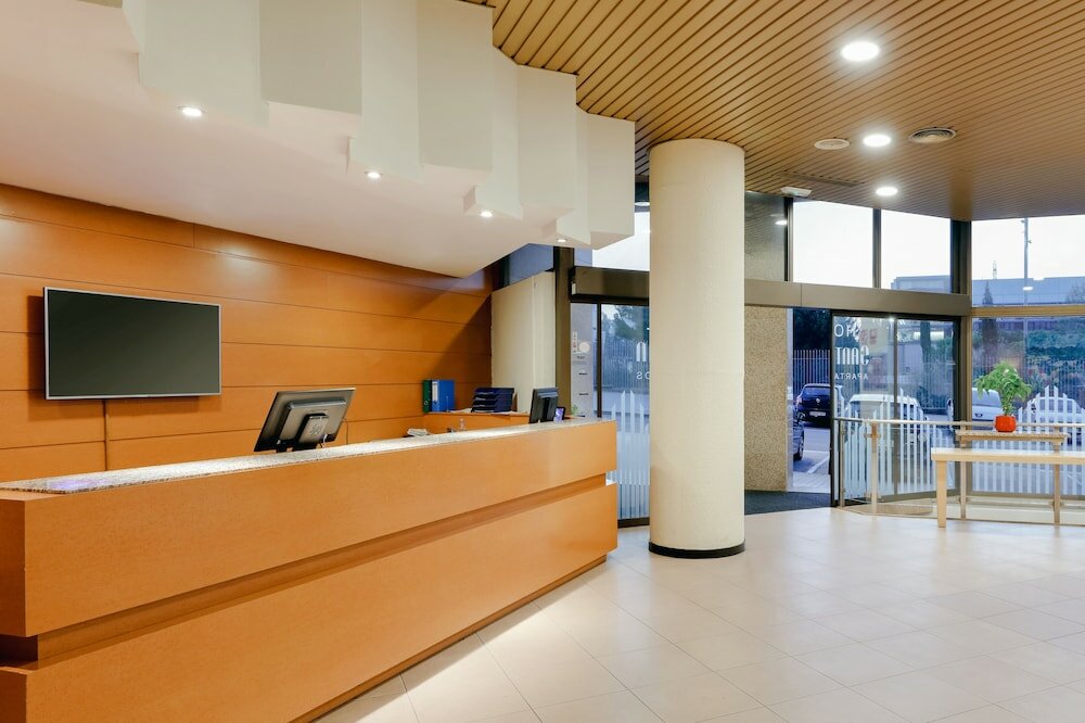 Фото Apartamentos Hesperia Barcelona Sant Joan