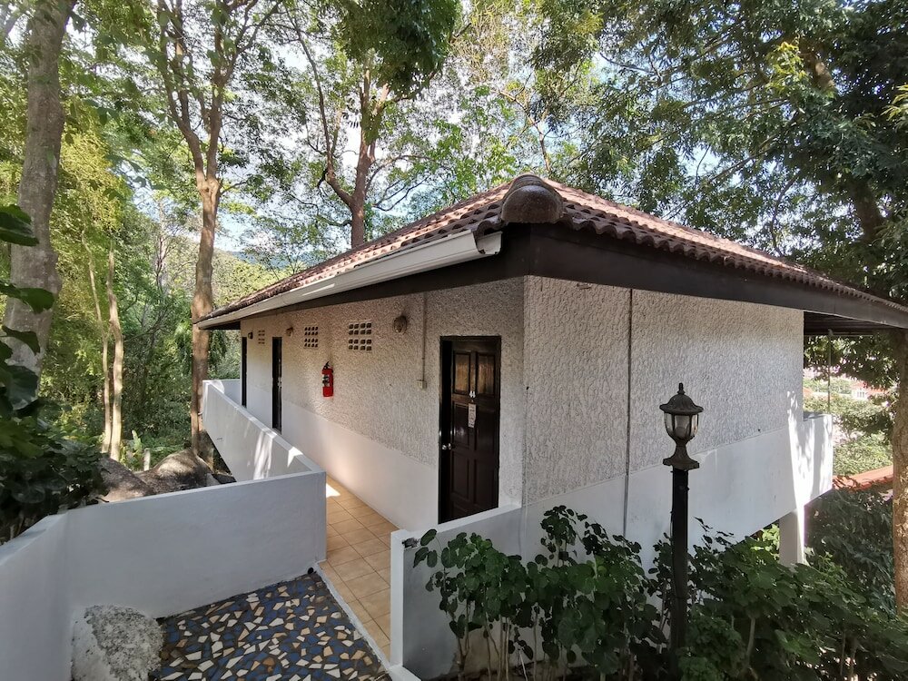 Фото On The Hill Karon Resort