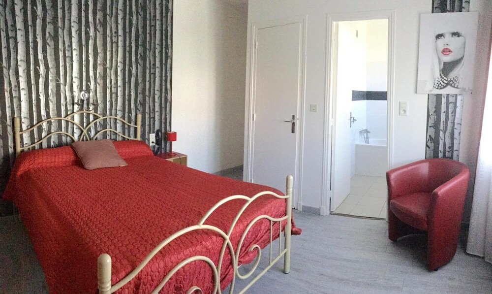 Фото Hôtel Les Myrtes