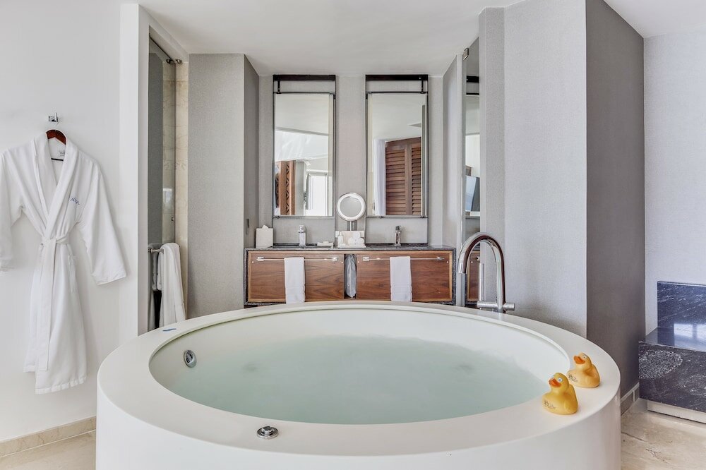 Фото Live Aqua Beach Resort Cancún - Adults Only - All Inclusive