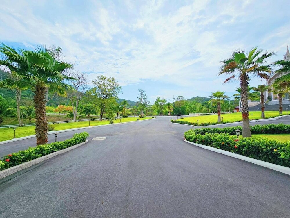 Фото Grand Lord Hotel& Residence